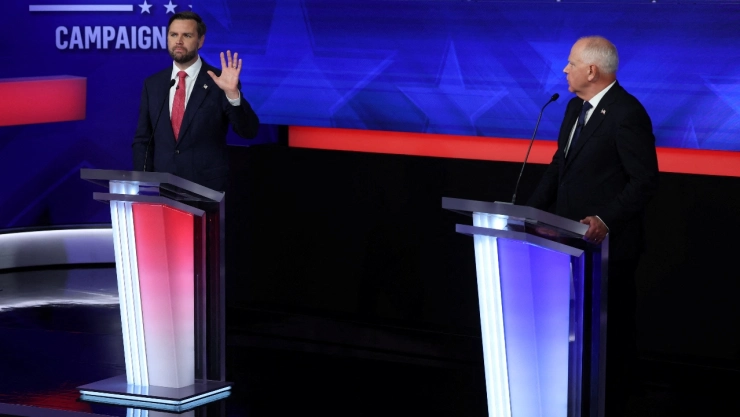 J.D. Vance y Tim Walz en el debate a la vicepresidencia de EU.