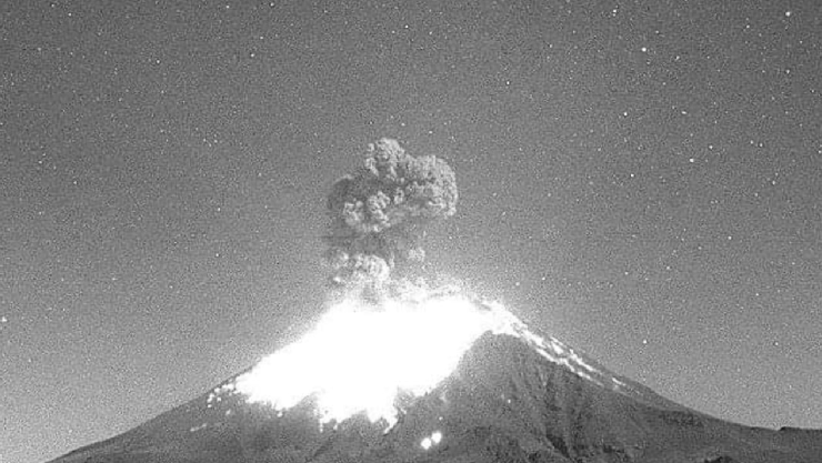 Video Explota el volcán Popocatépetl durante la madrugada