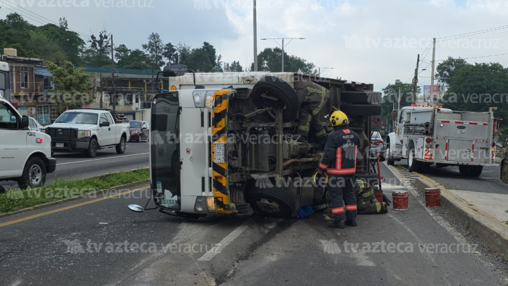 Volcadura de camión en Xalapa