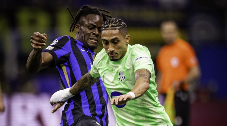 Raphinha ante el Inter de Milán