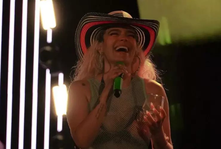 El avión privado en el que viaja Karol G y su equipo, tuvo que aterrizar de emergencia