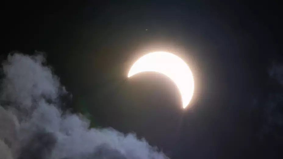 Fecha y duración del eclipse solar total más largo del siglo