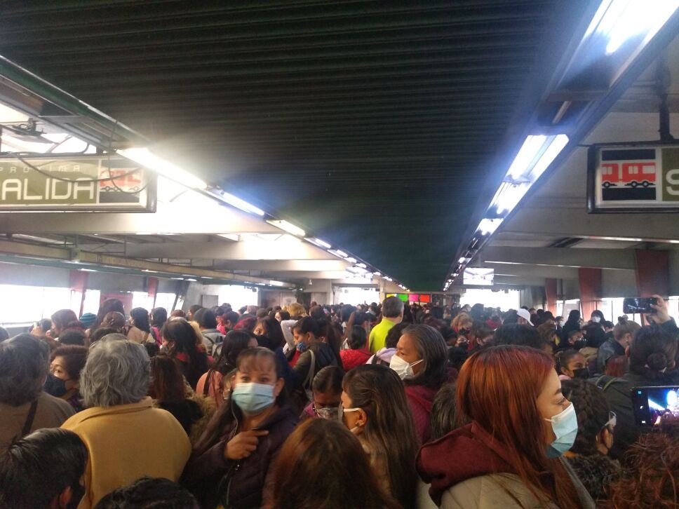 Fallas en la Línea 3 del Metro CDMX provoca retrasos mayores a 30 minutos