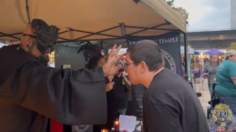 Grupo satánico desbautizan católicos