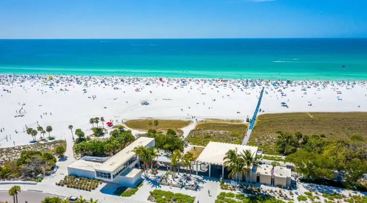 La paradisíaca playa en el sur de Tampa en Florida