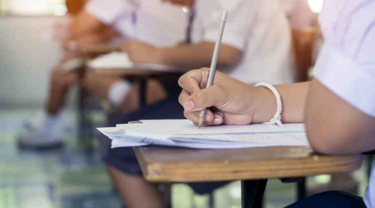 El proyecto de ley que cambiaría todo en las escuelas de Illinois.