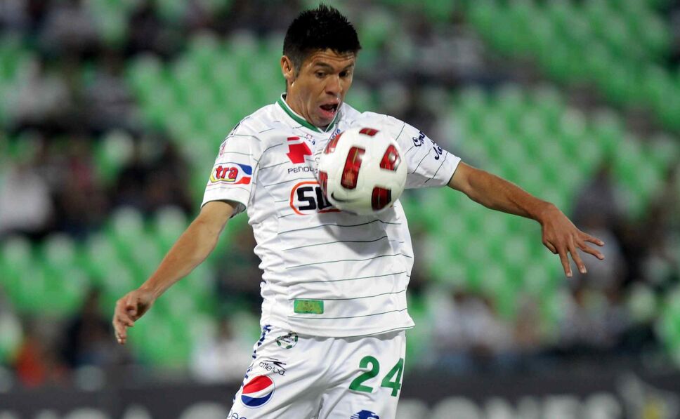 Oribe Peralta despuntó en Santos