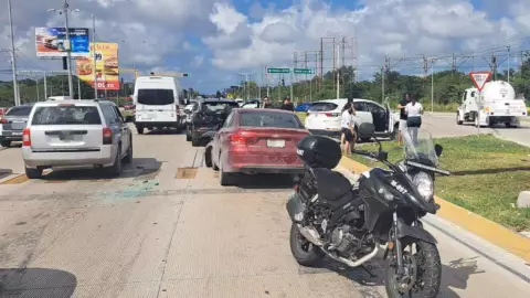 Se registra un accidente vehicular en el Boulevard Colosio en Cancún