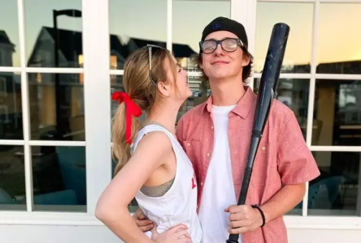 Mujer se casa con hombre que le hacía bullying en escuela