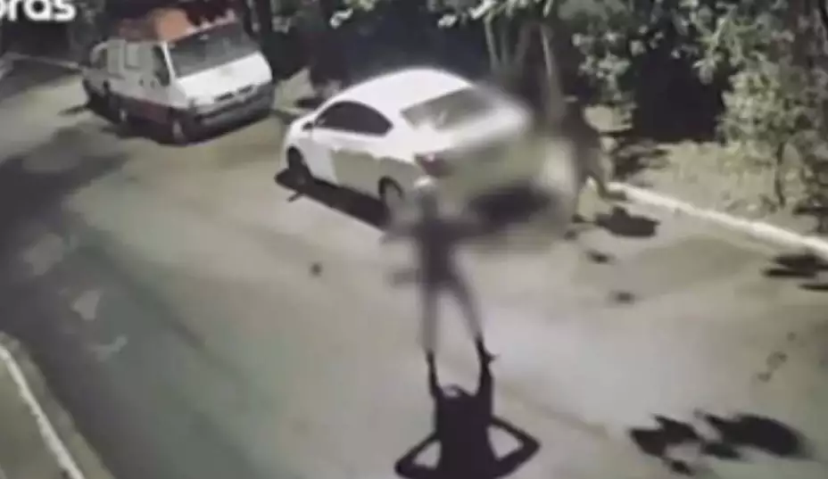 Asaltan a pareja que tenían intimidad en un carro