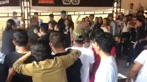 bar una y mas golpiza video