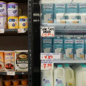 Mercancías en un mercado en Pico Union, Los Ángeles.
