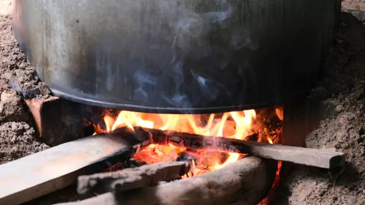 Horror en Navidad: Niño de 6 años grave tras caer en cazo con manteca hirviendo