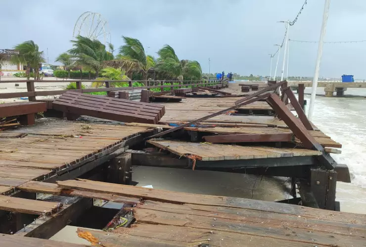 Las GRAVES afectaciones en el muelle de chocolate en Progreso tras el paso del Huracán Milton