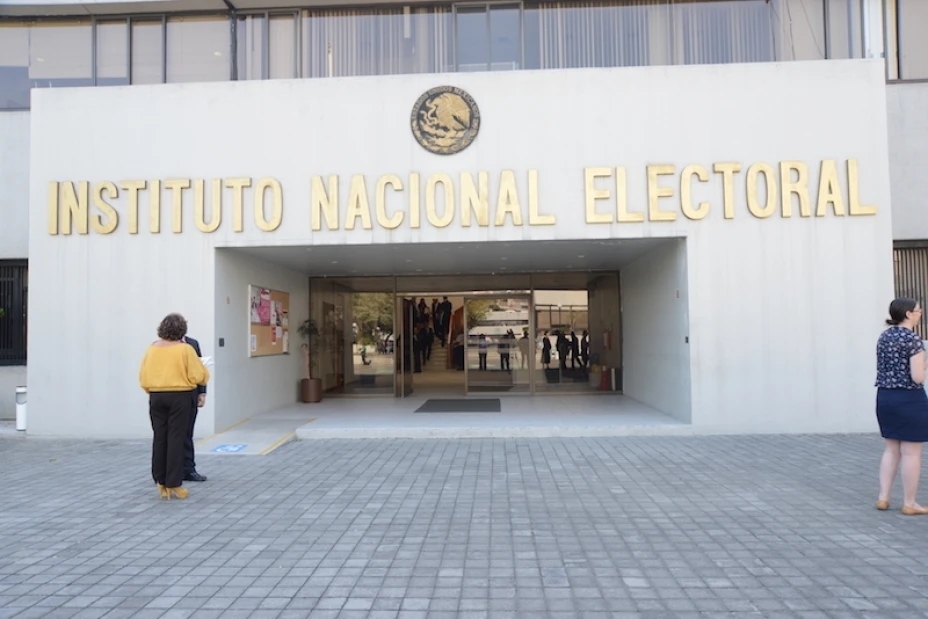 INE.