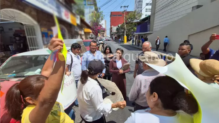 Vecinos bloquean la avenida Benito Juárez en Chilpancingo por falta de agua potable