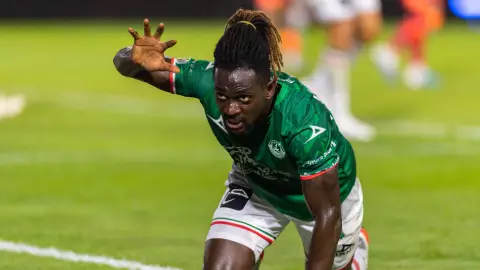 Aké Loba festeja el tanto contra Fc Juárez