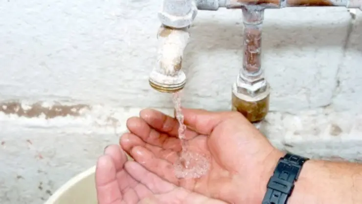 baja presión de agua