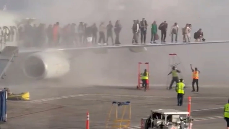 Avión incendiado en Estados Unidos.jpg