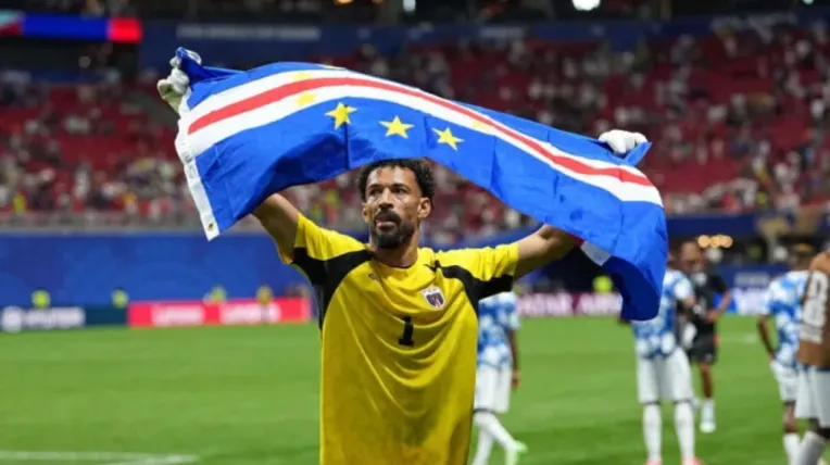 Vozinha firma con un nuevo equipo y este será su nuevo sueldo
