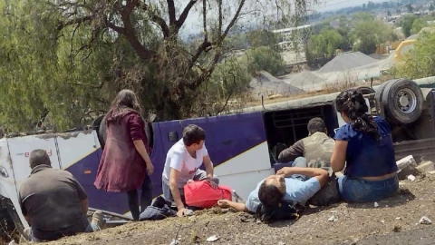Volcadura de autobús en la México-Pirámides