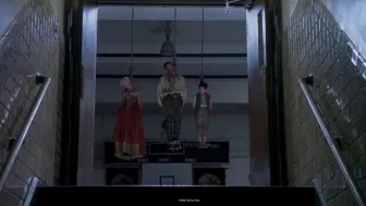 Escena de la película ‘El Sexto Sentido’ (Sixth Sense) con Halley Jeol Osment y Bruce Willis por Azteca 7.