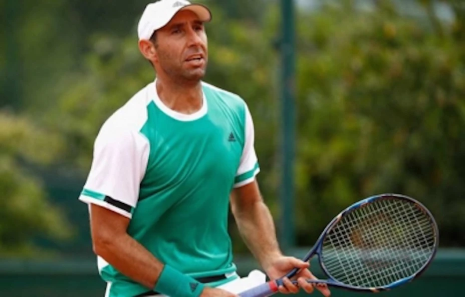 Santiago González.