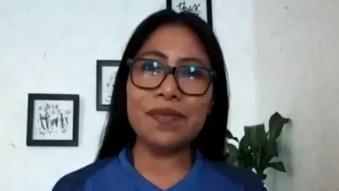 Yalitza Aparicio cruz azul