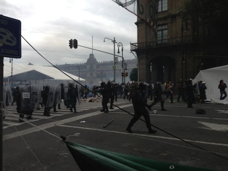 Maestros se replegaron ante entrada de policía federal