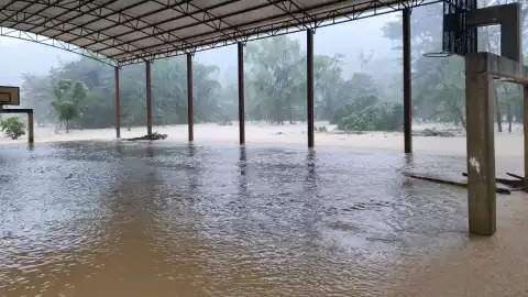 Frente frío Chiapas escuela inundada