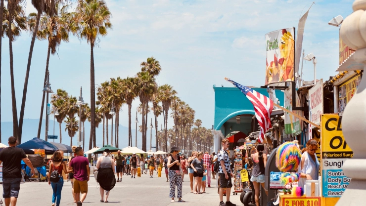 ¿Por qué en California aumentó el turismo?