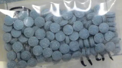 FGR asegura más de 700 mil pastillas de fentanilo en Tijuana