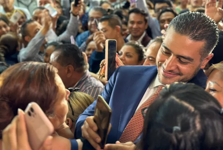 ¿Cuál es el grado de estudios de Omar García Harfuch?