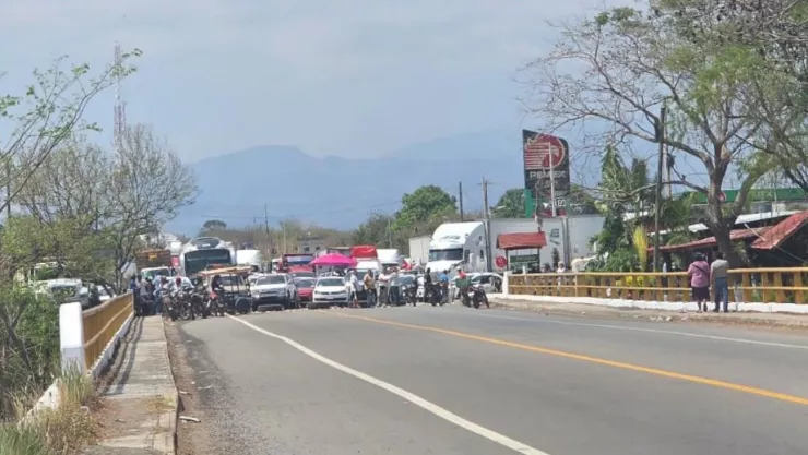 Bloqueos en carreteras y autopistas hoy miércoles 18 de marzo