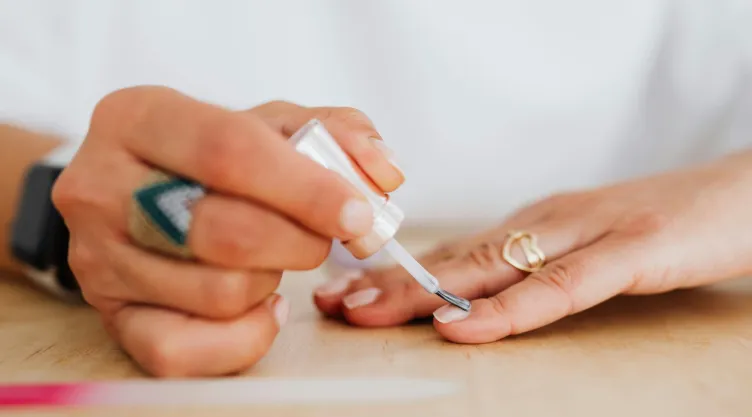 Esta es la forma en la que puedes conseguir que tu manicura casera dure mucho más