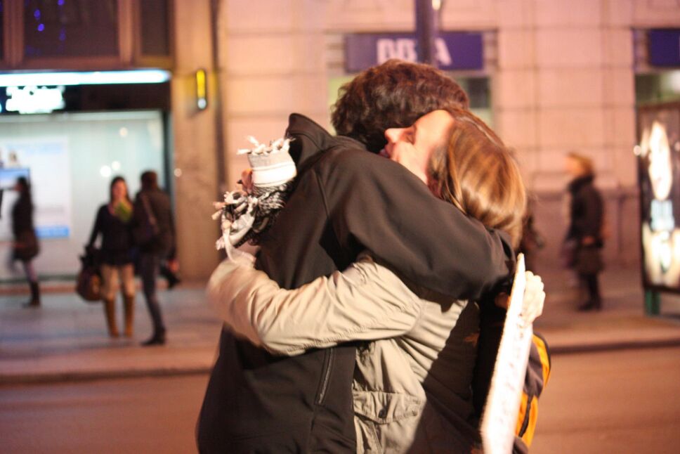 abraza más para ser feliz