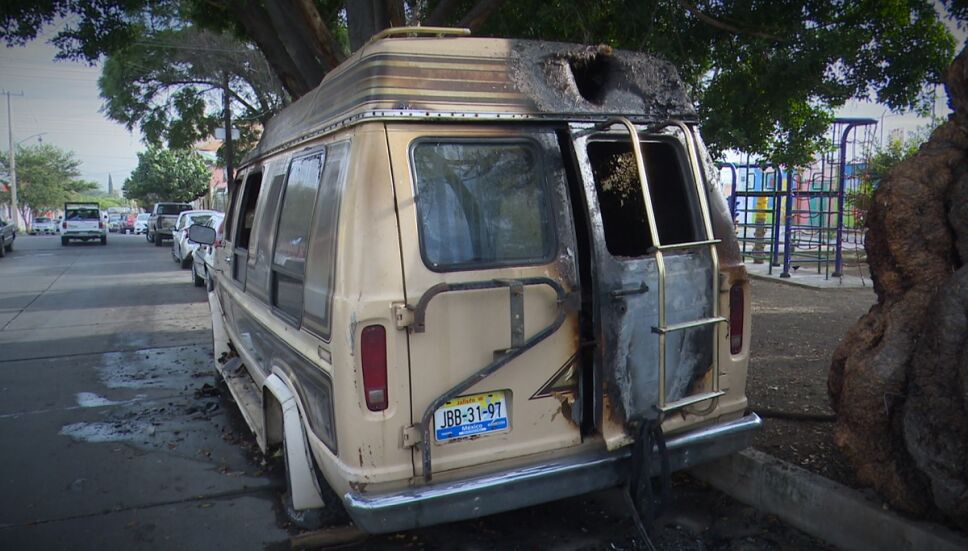 AUTO INCENDIADO 3.jpg