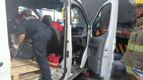 ¡Accidente genera tráfico en Cancún! Camión provoca carambola en la zona hotelera HOY