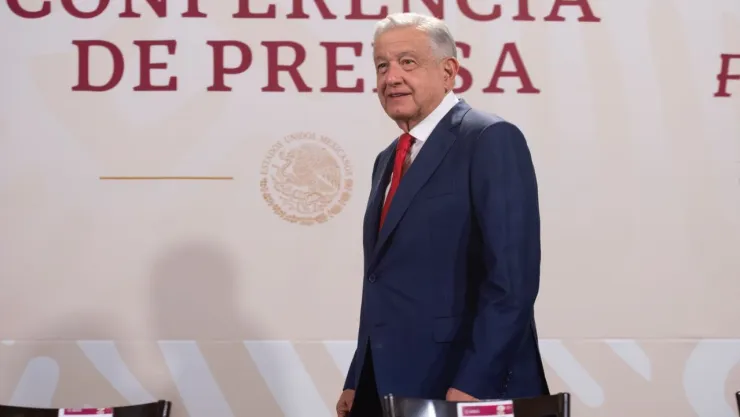 AMLO fue trasladado a un hospital por sufrir un desmayo este domingo 23 de abril