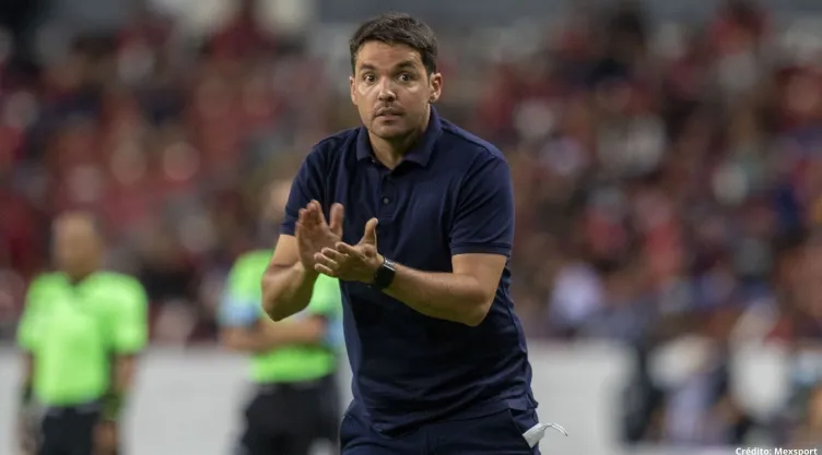 Nicolás Larcamón Puebla renovación