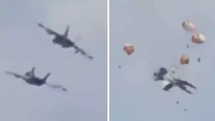 Impactante VIDEO muestra el instante en que dos aviones militares chocan durante show aéreo