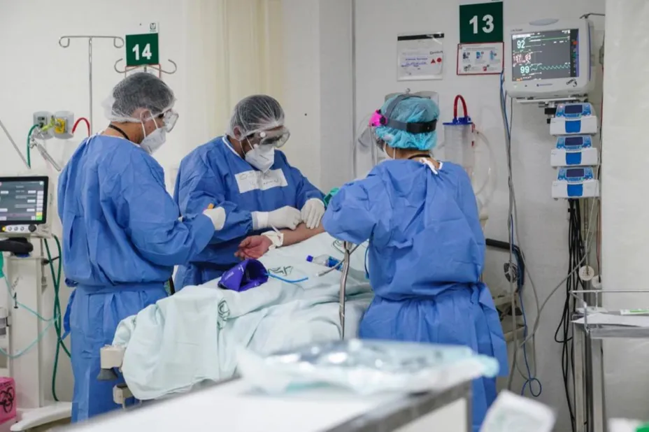 Médicos Covid.jpeg