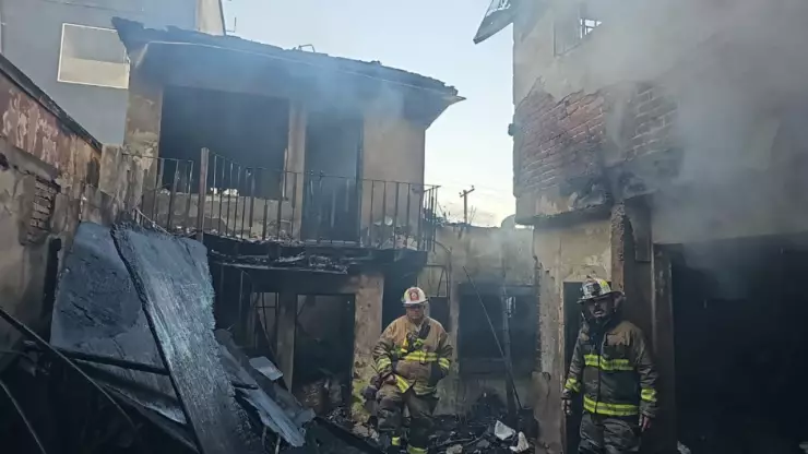 Incendio hoy 13 de noviembre de 2025 en la colonia Gabilondo de Tijuana
