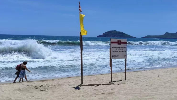 Mar de fondo en Mazatlán; alertan a bañistas..jpg