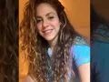 Shakira cabello suelto.jpg