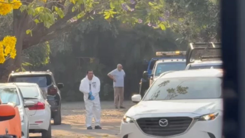 Hombre es asesinado a balazos en Jardines de Reforma.