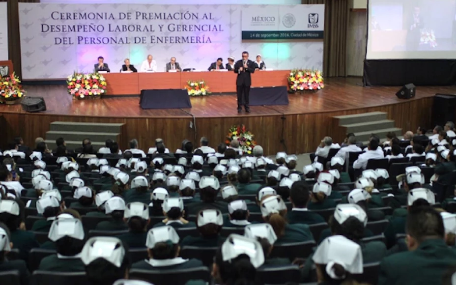 IMSS reconoce a enfermeras