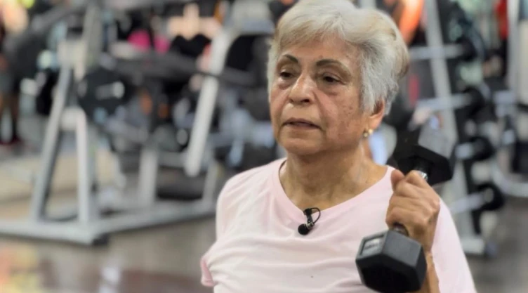 dia internacional mujer triatleta 73 anos edad