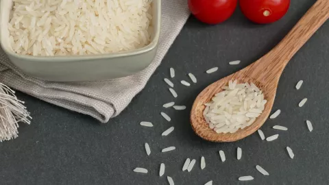 Esta es la mezcla con arroz que te ayuda a eliminar las manchas de la piel