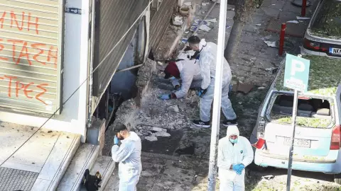 Muere mujer al explotar bomba Grecia